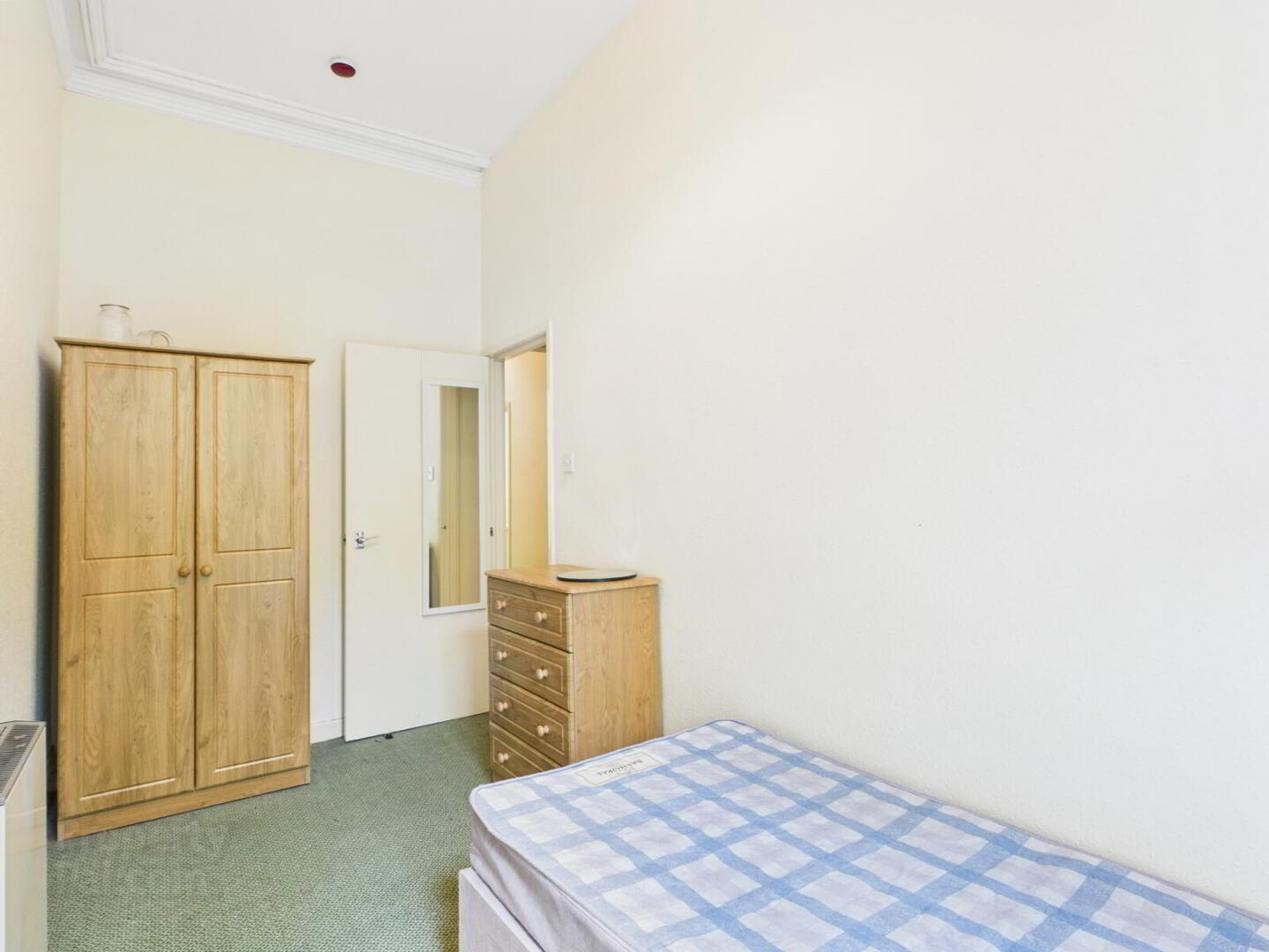 Flat 2, 45 Eglantine Avenue 5 of 11