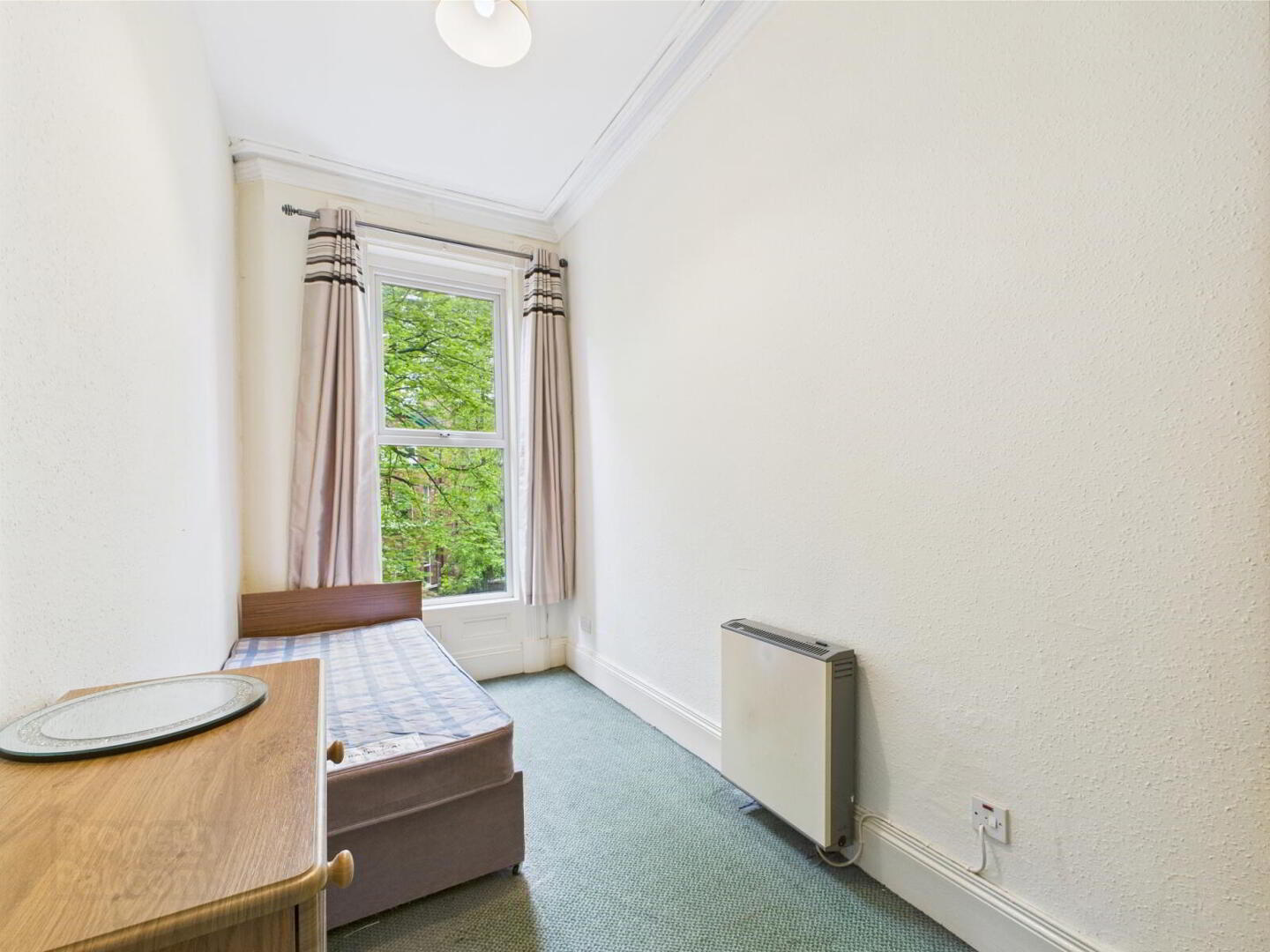 Flat 2, 45 Eglantine Avenue 4 of 11