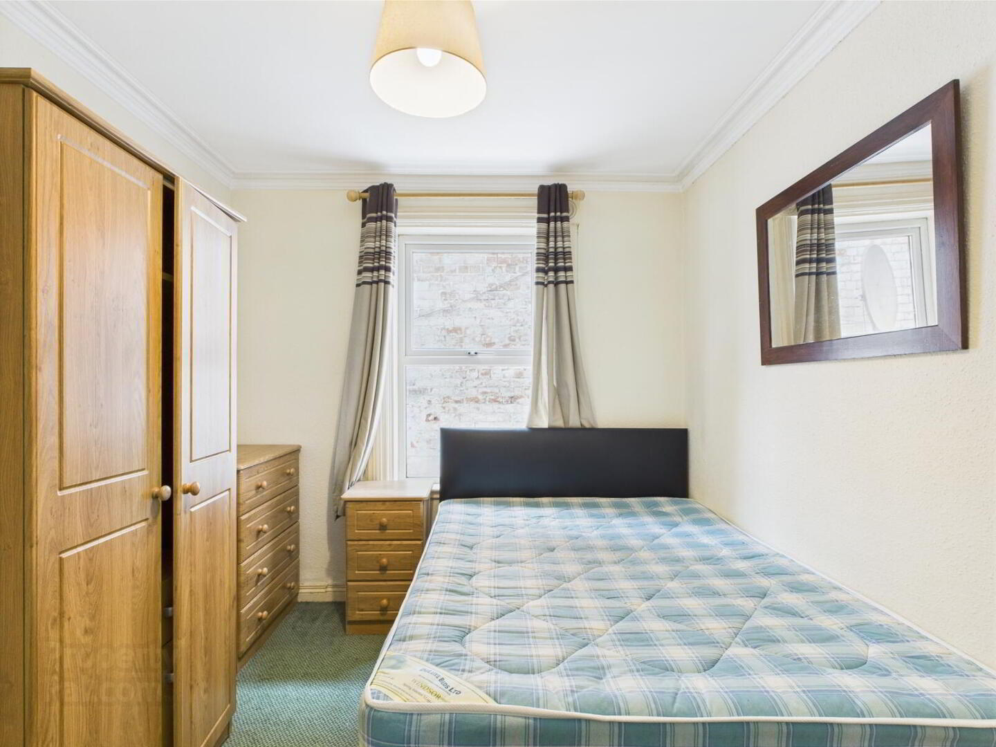 Flat 2, 45 Eglantine Avenue 3 of 11