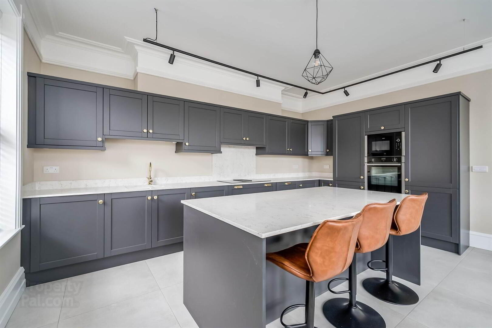 Apt 21 Admin House, At Belvoir Park 7 of 20