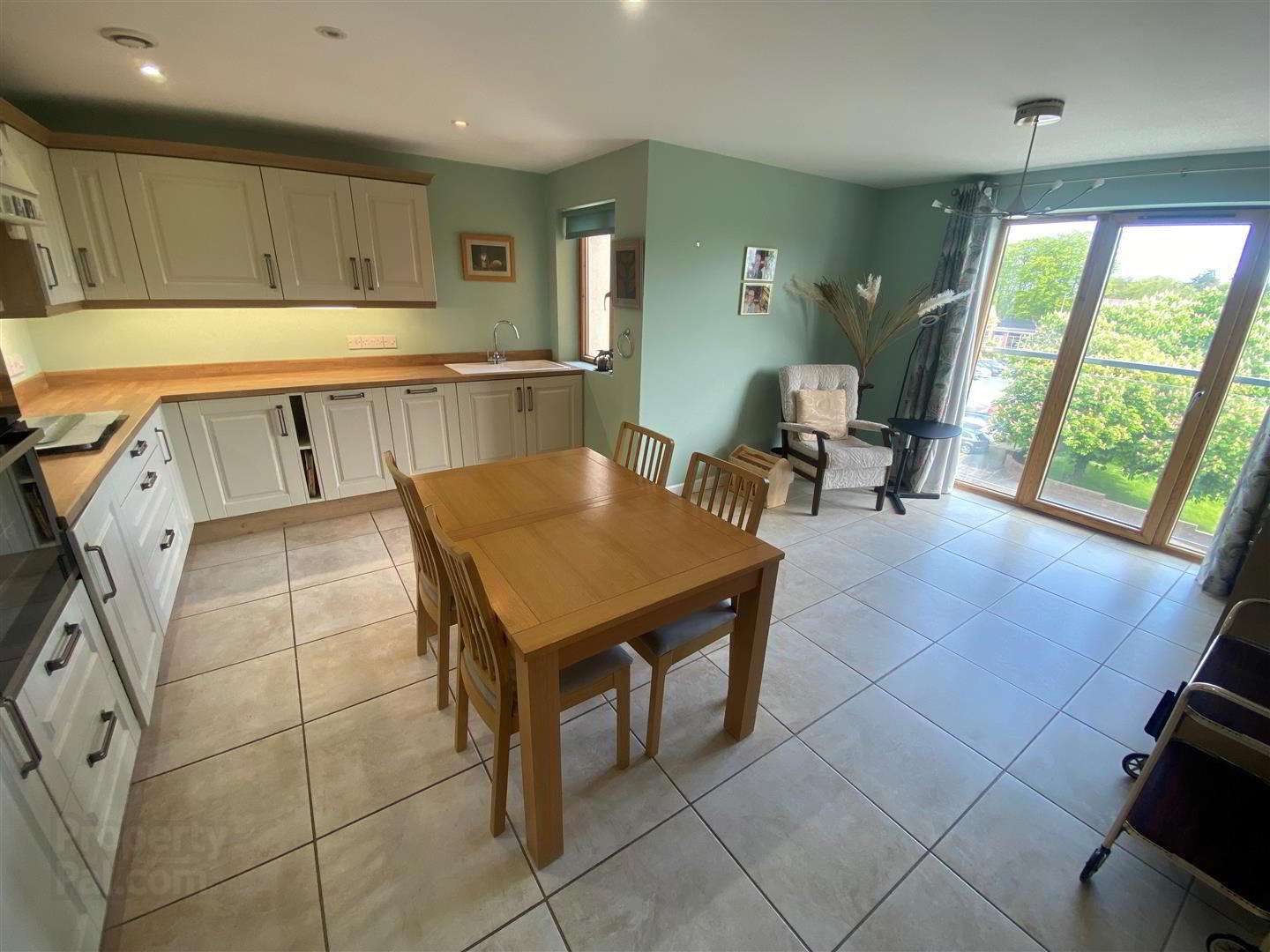 154 Castle Street 12 of 19