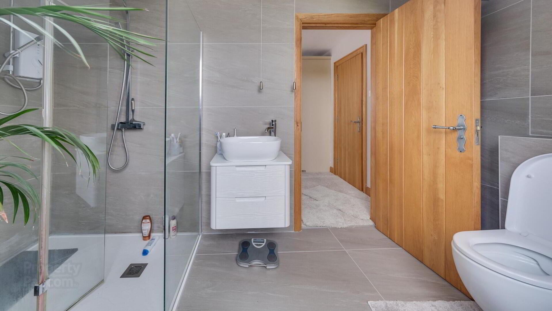 8 Hazeldene Avenue 25 of 39