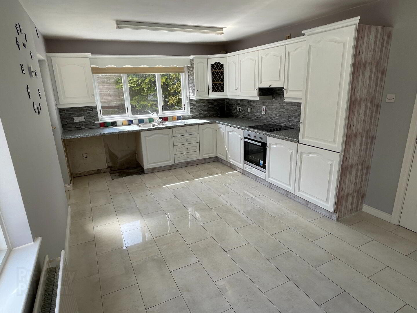 15 Westbury Gardens 4 of 17
