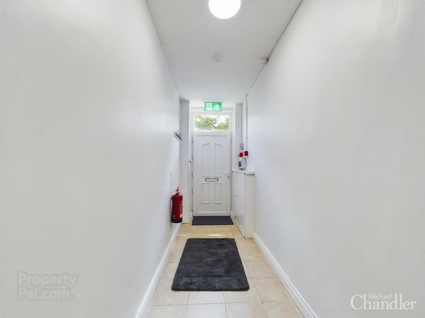 Apt 3, 90 University Avenue 3 of 10