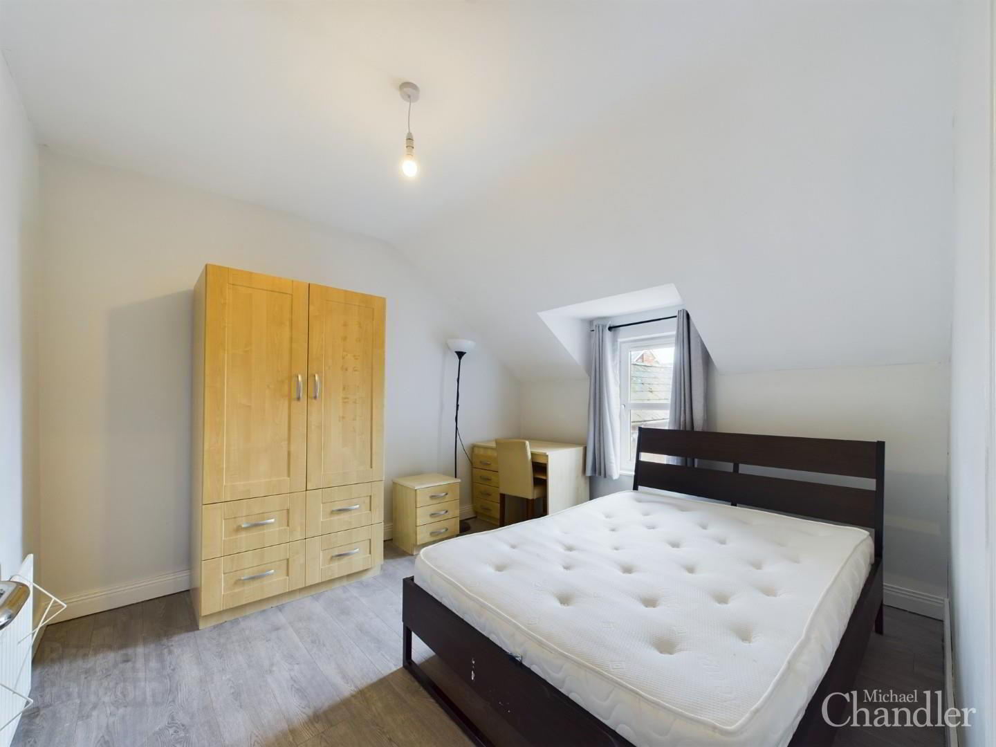 Apt 3, 90 University Avenue 7 of 10