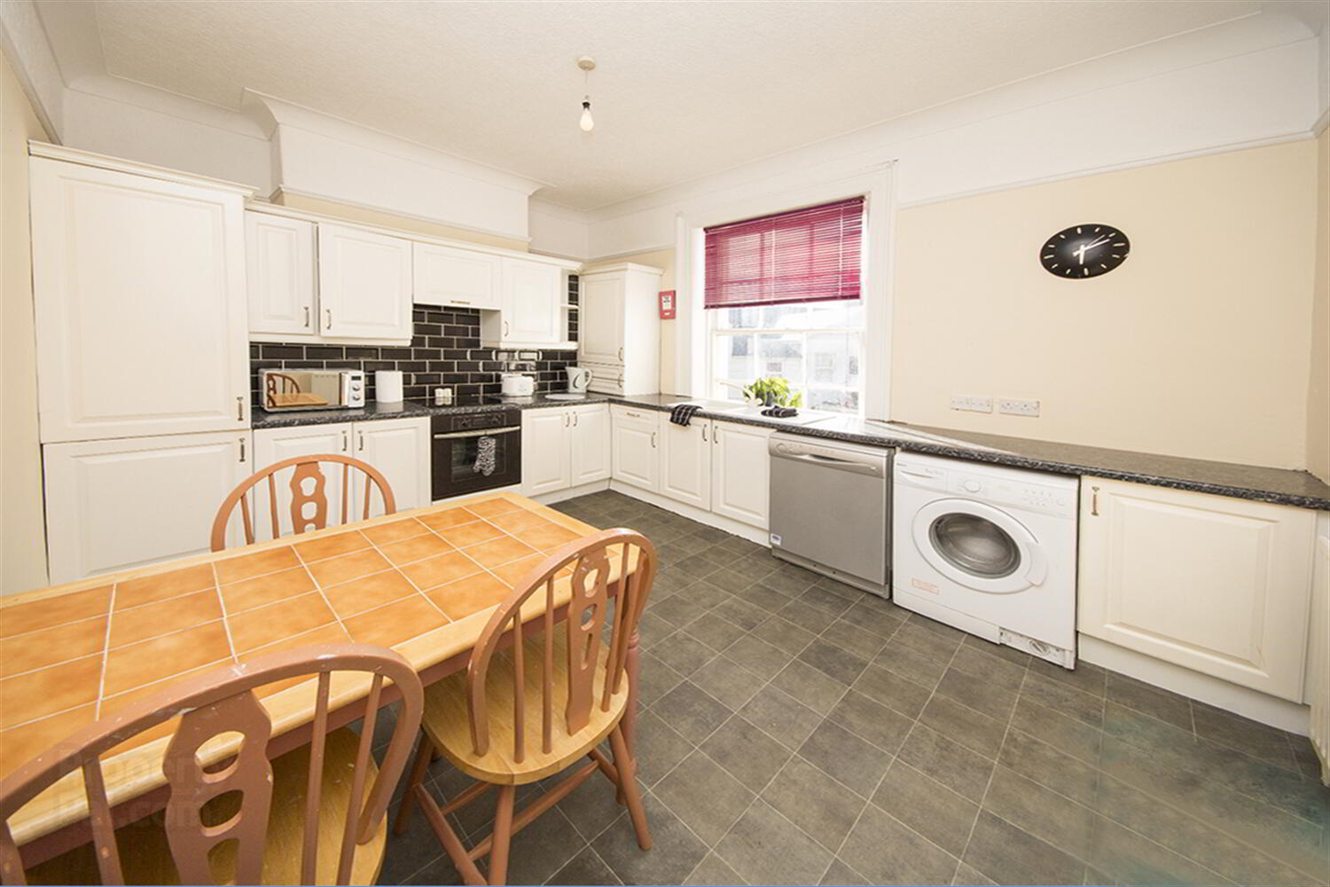 Room 2, 270b Antrim Road 3 of 4