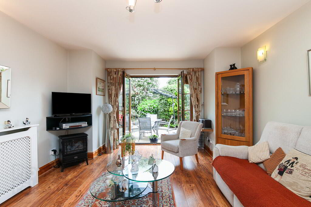 Apt 4 Delamount, 5 Dundela Park 6 of 19
