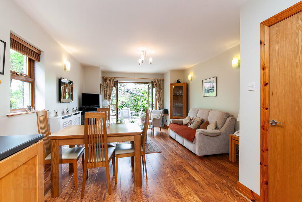 Apt 4 Delamount, 5 Dundela Park 4 of 19