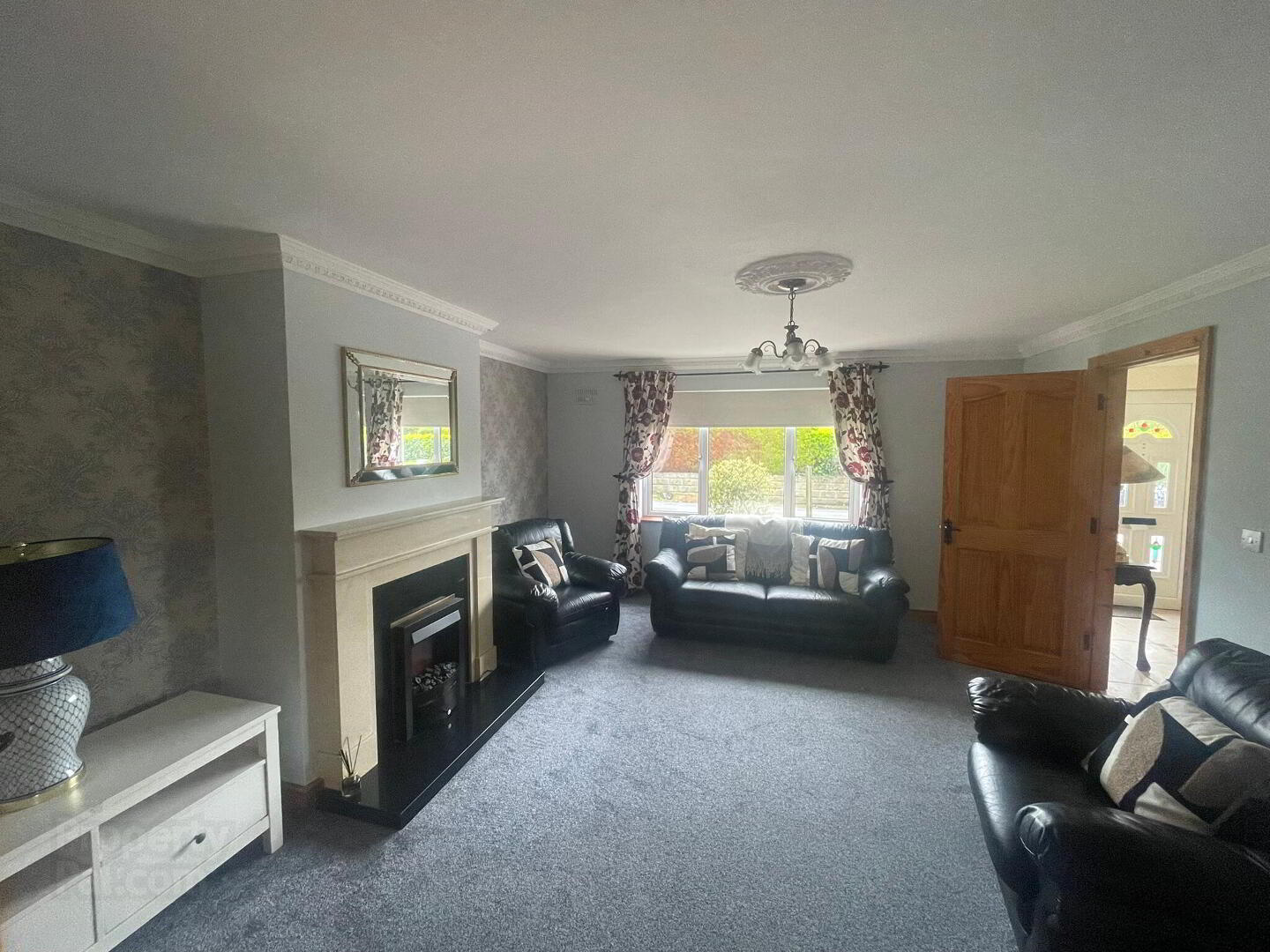 2 Castle Lane 7 of 22