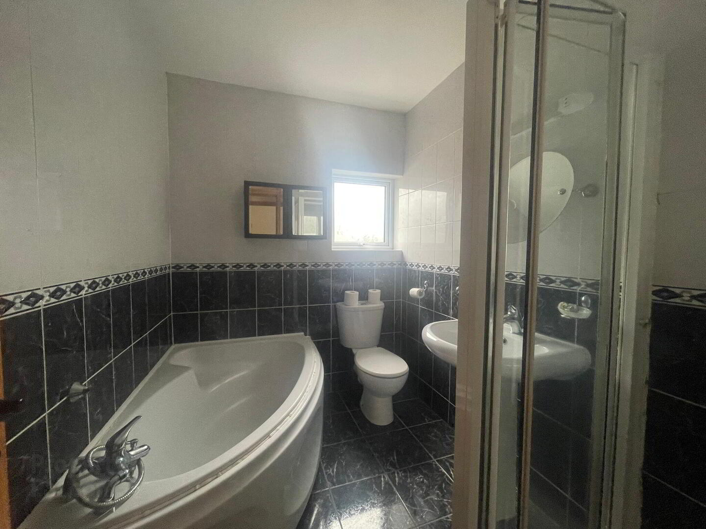 2 Castle Lane 18 of 22