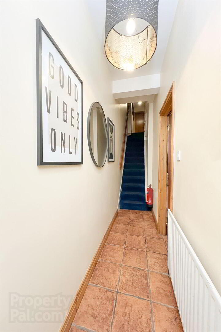Room 2, 43 Melrose Street 3 of 18