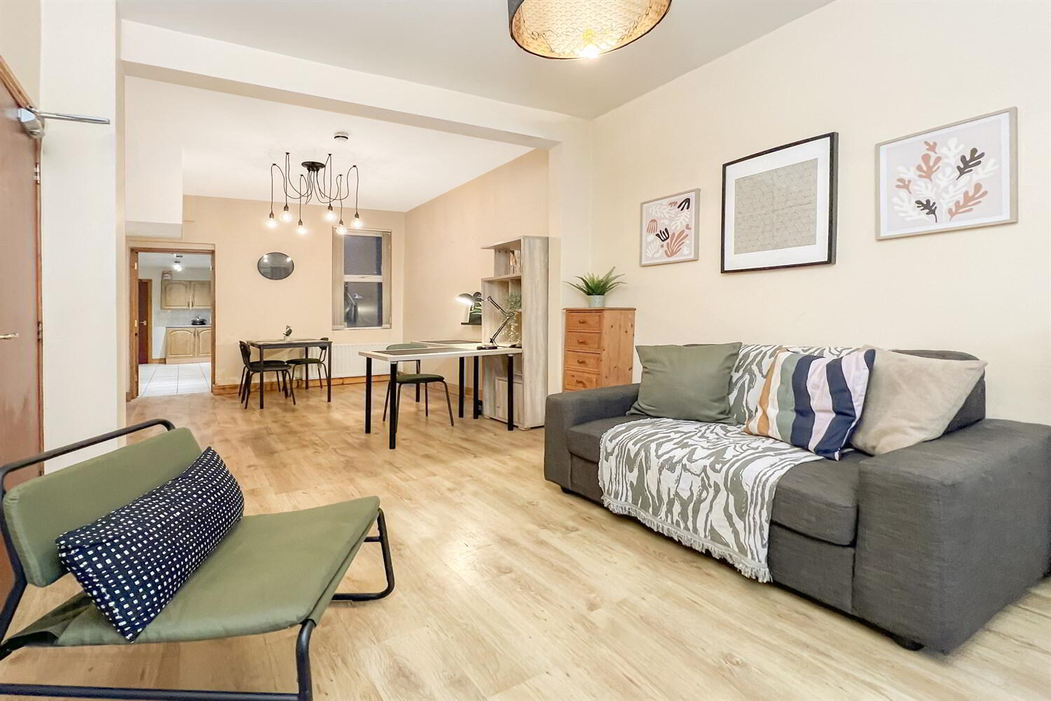 Room 2, 43 Melrose Street 6 of 18