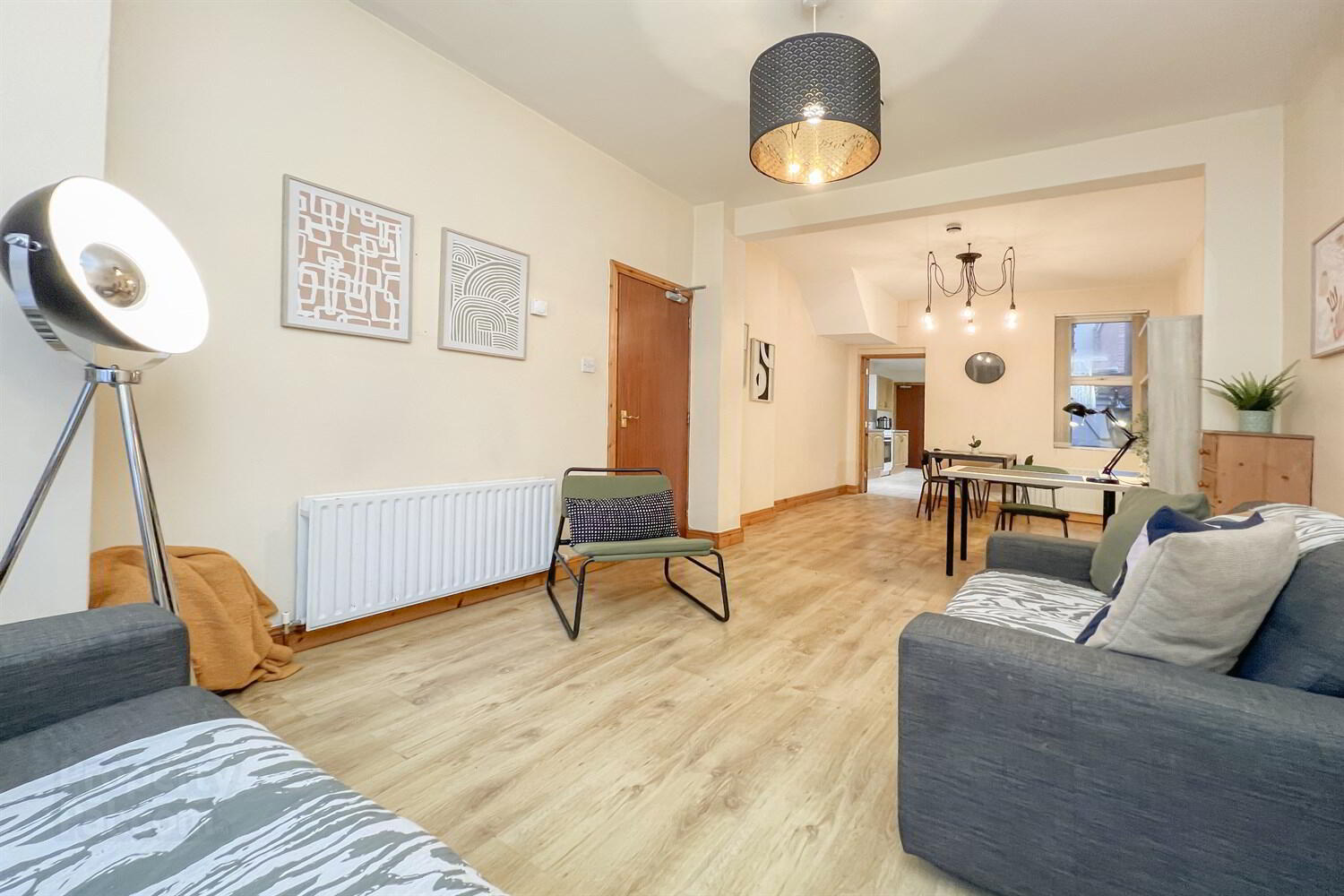 Room 2, 43 Melrose Street 7 of 18