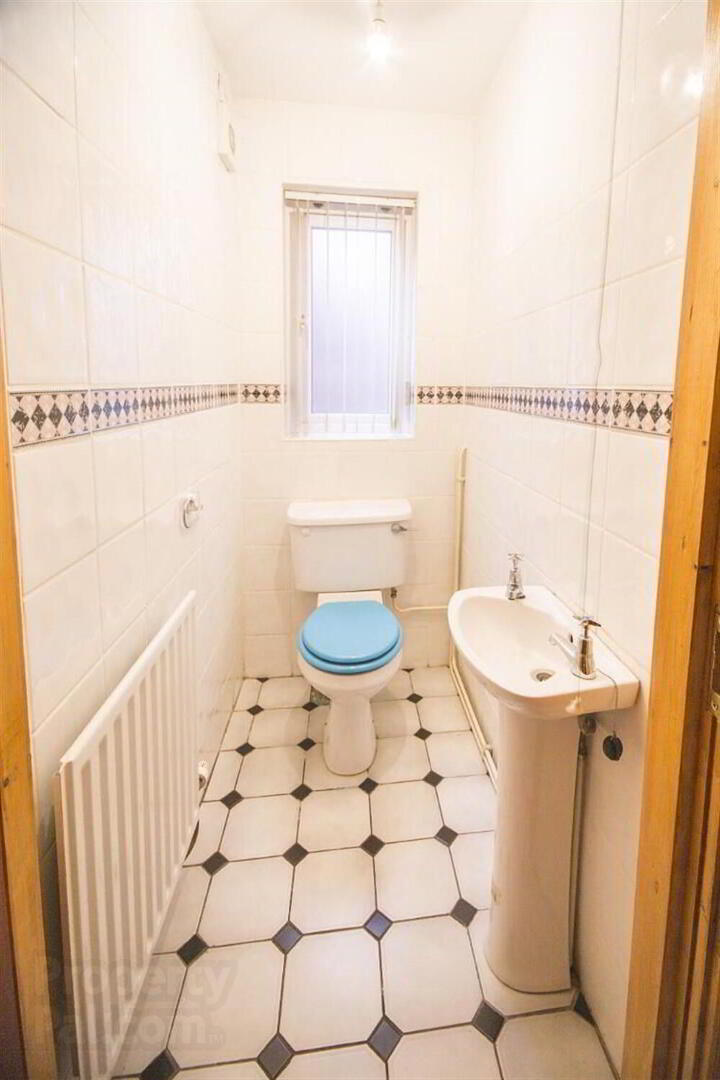 Room 2, 43 Melrose Street 16 of 18