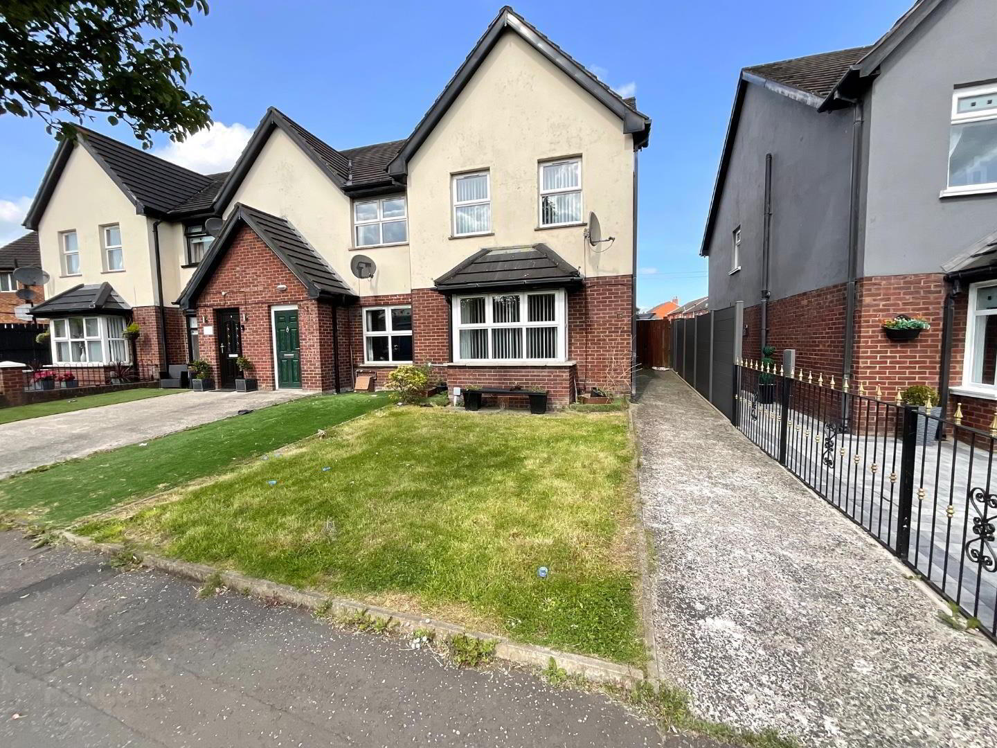 18 Cupar Way 1 of 8