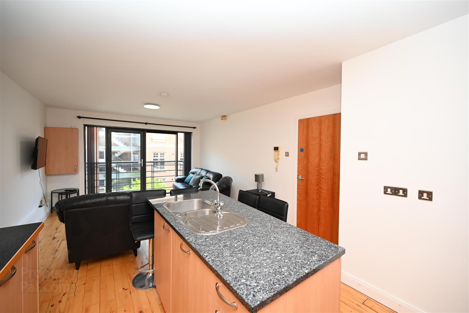 E7 Apartment Central Park, 33 Alfred Street 7 of 14