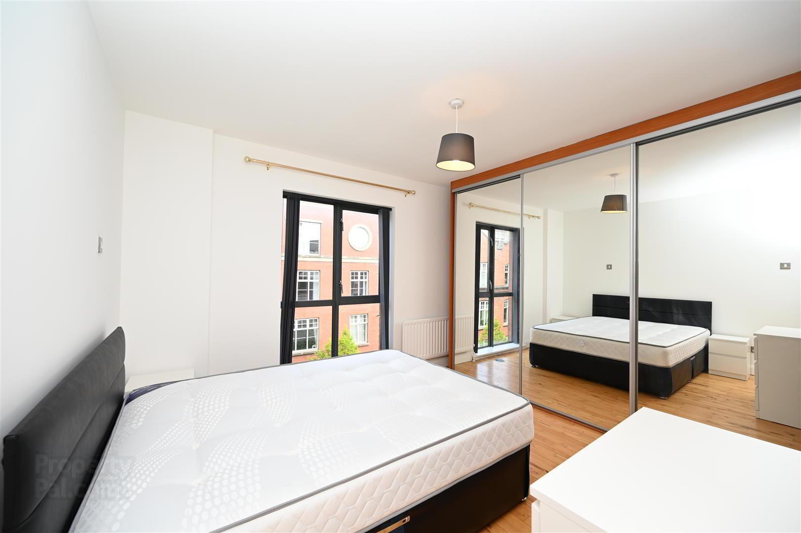 E7 Apartment Central Park, 33 Alfred Street 8 of 14