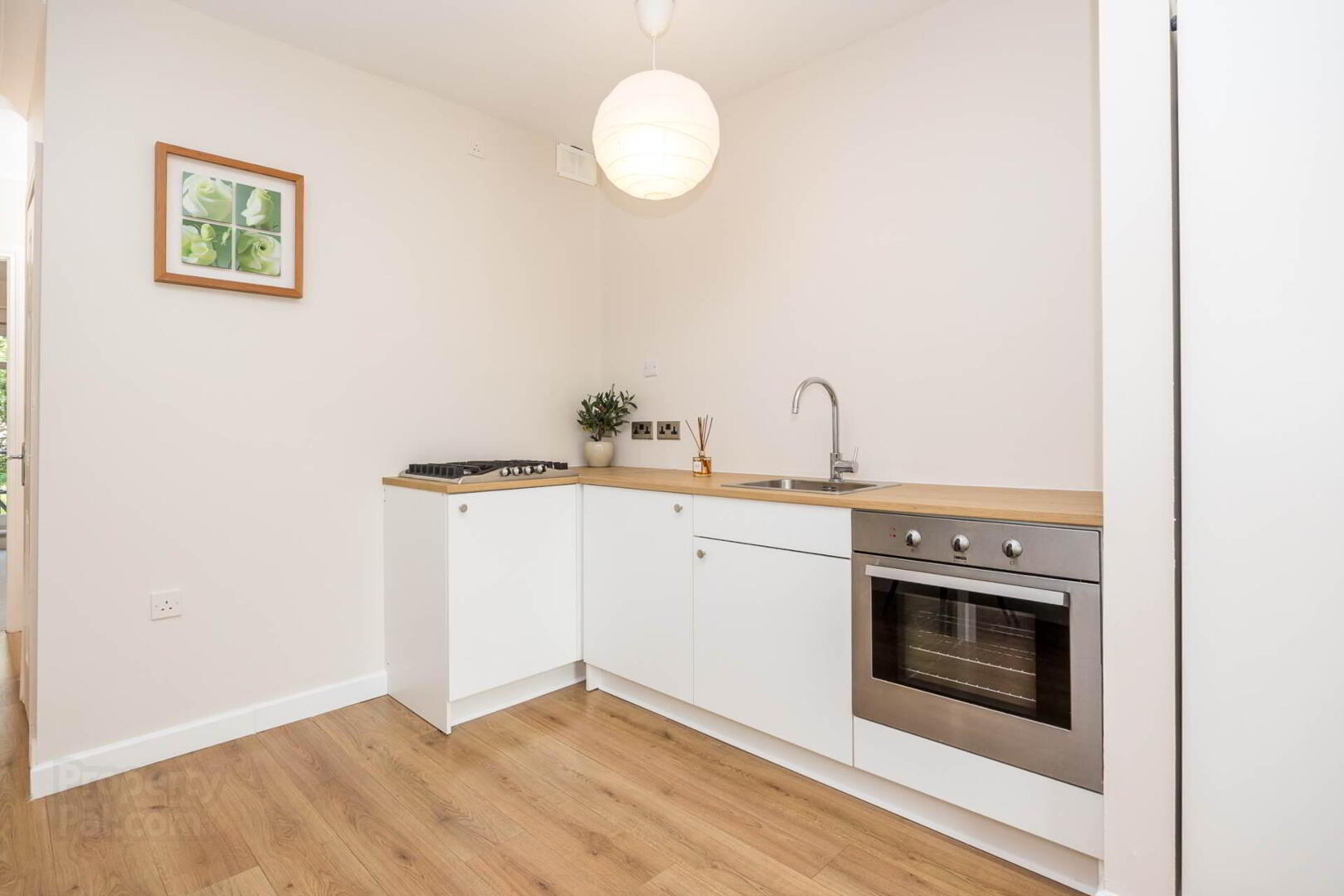 98 Holywell Wood 8 of 21