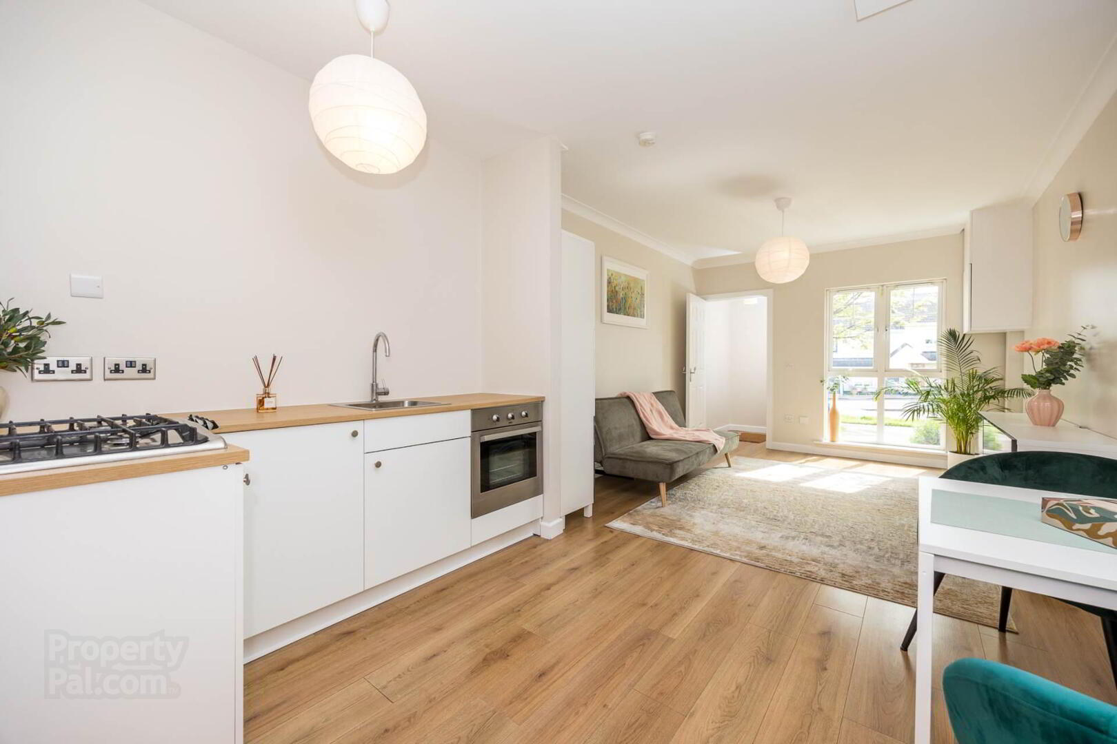 98 Holywell Wood 9 of 21