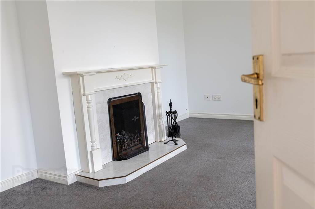 12 Fenaghy Heights 4 of 35