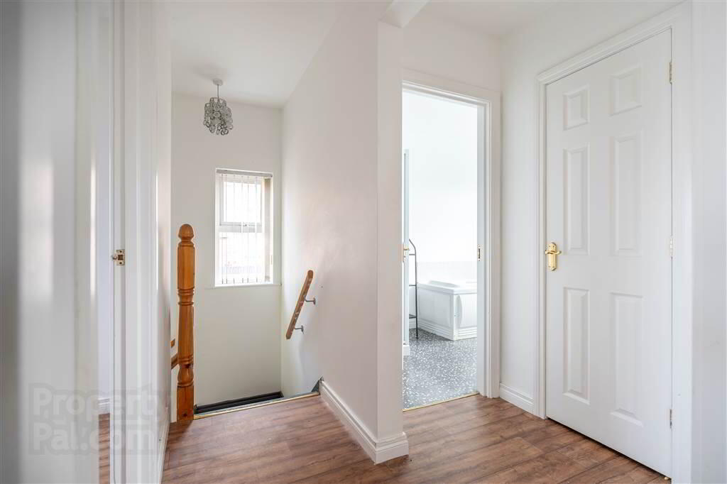 12 Fenaghy Heights 14 of 35