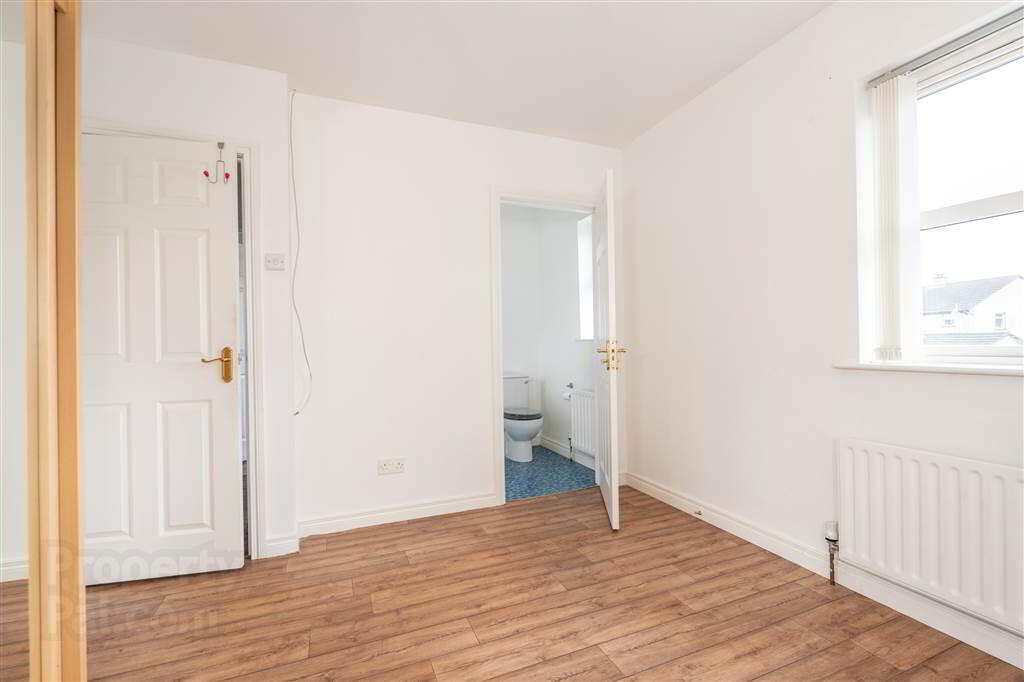 12 Fenaghy Heights 17 of 35