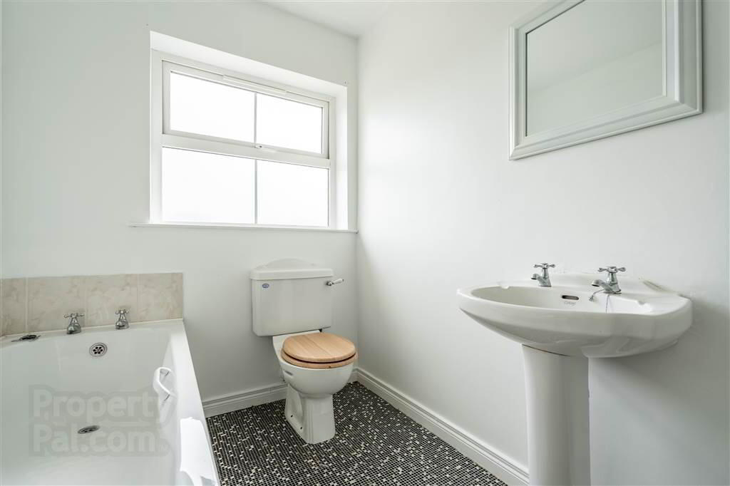 12 Fenaghy Heights 25 of 35