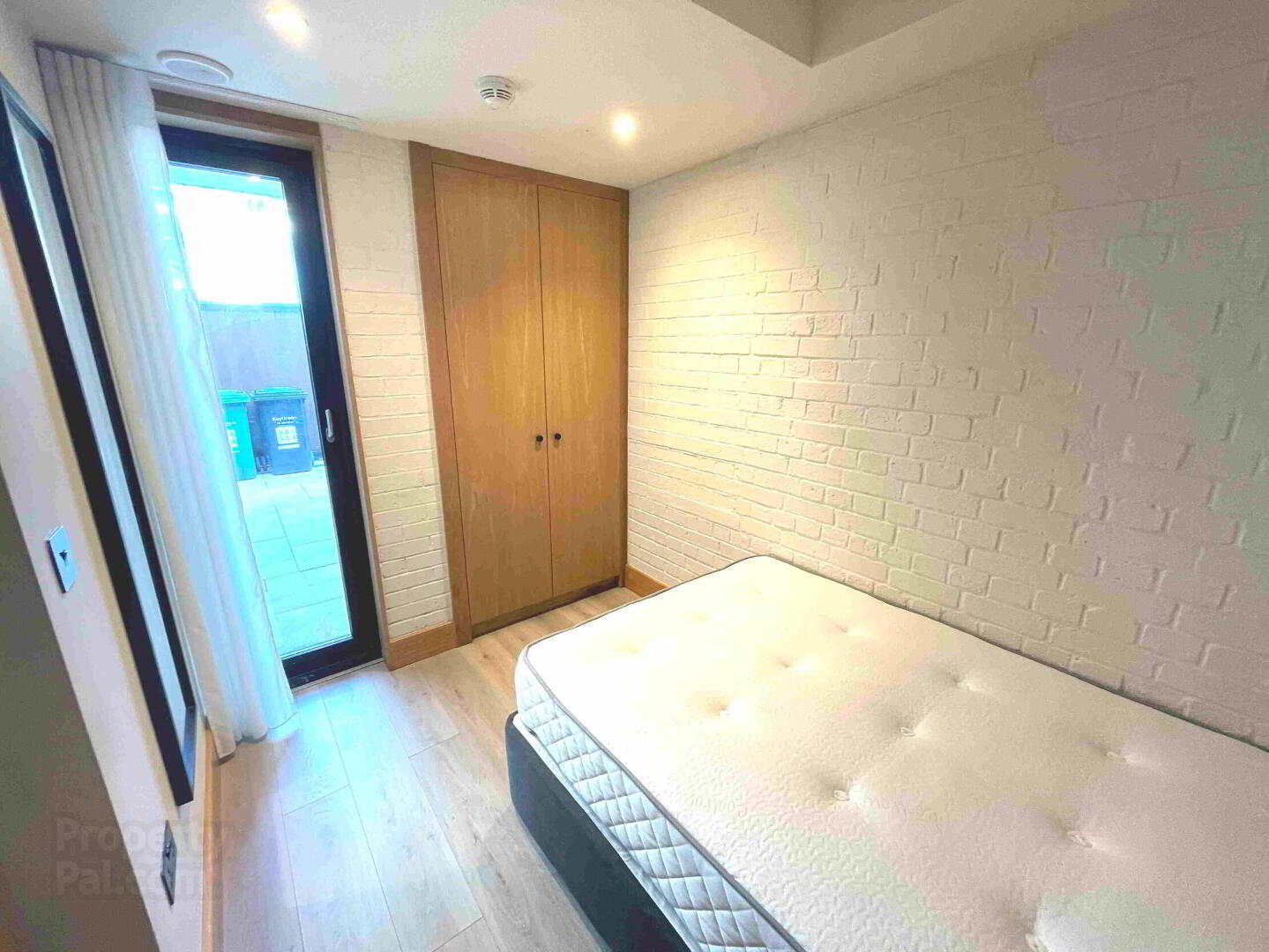 Pembroke Lane 6 of 12