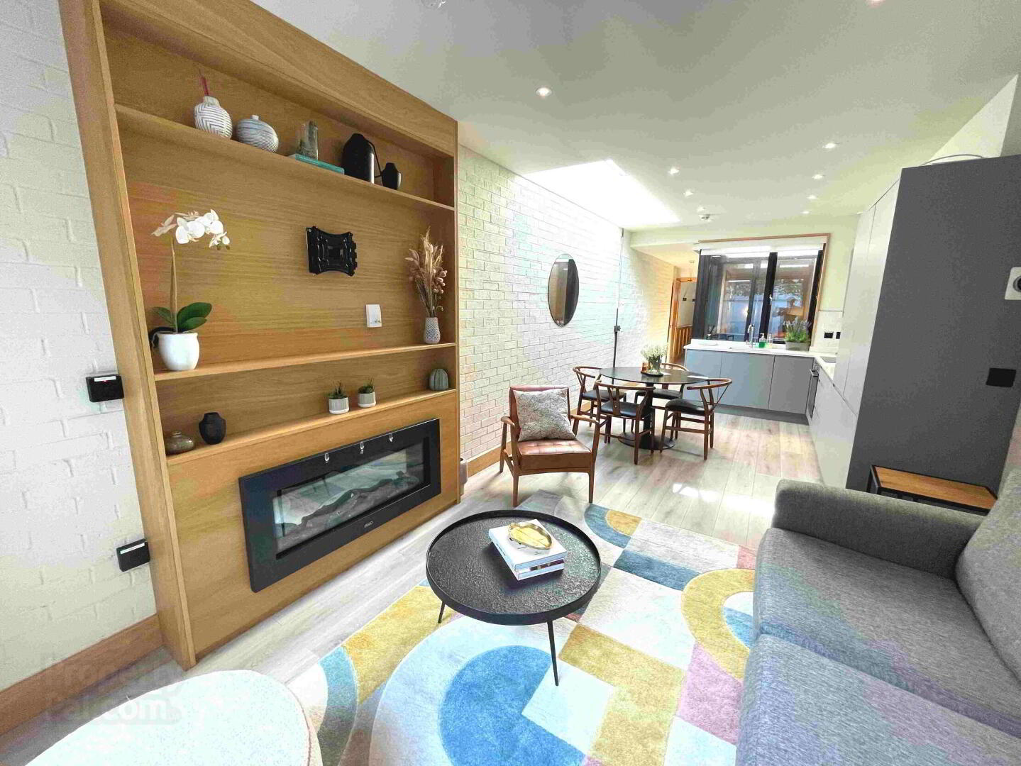 Pembroke Lane 3 of 12