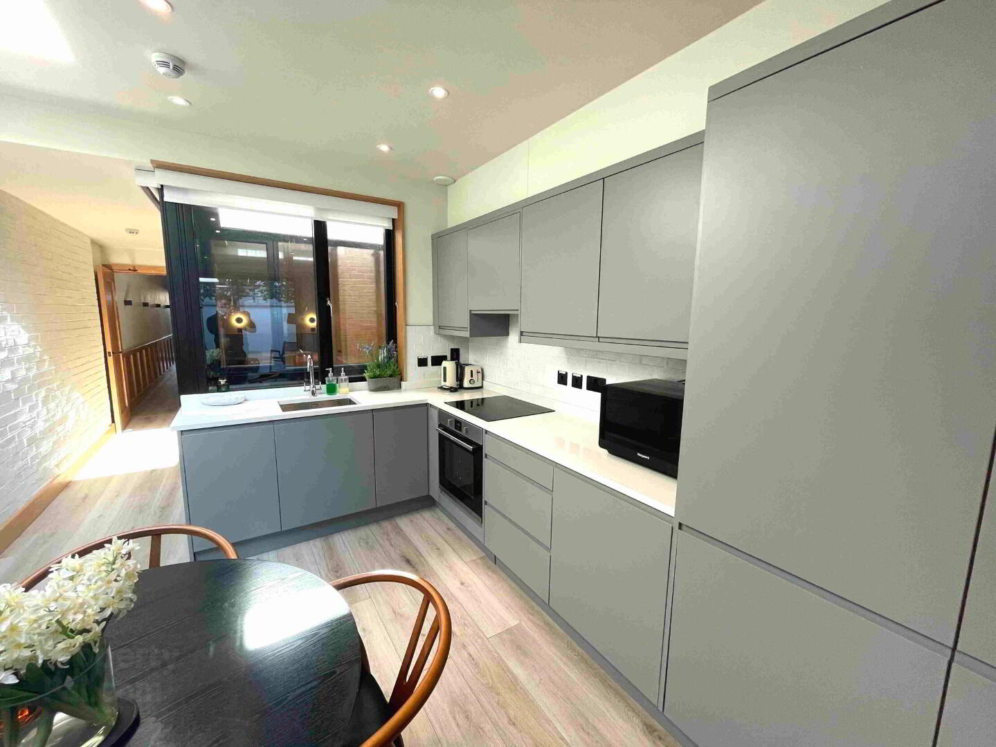 Pembroke Lane 5 of 12
