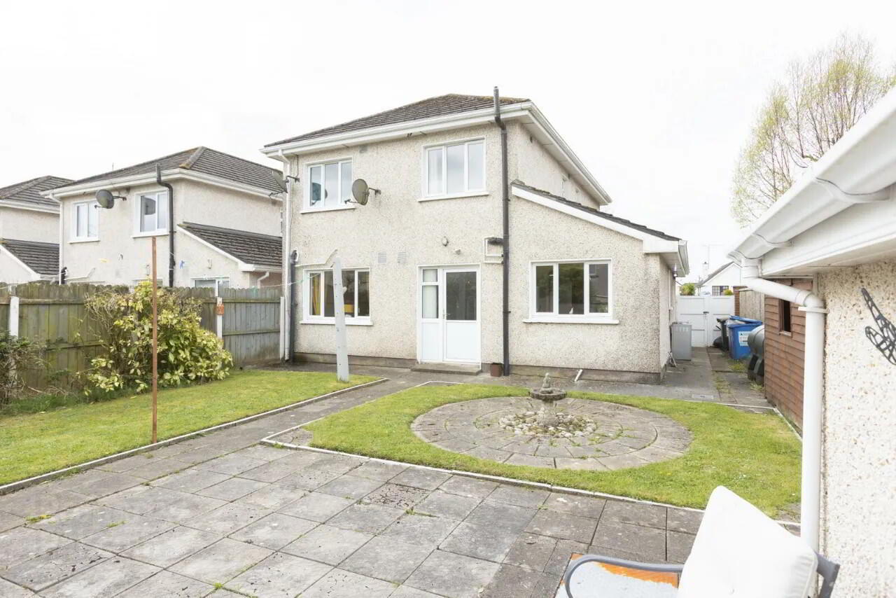 54 Newtown Lawns 33 of 40