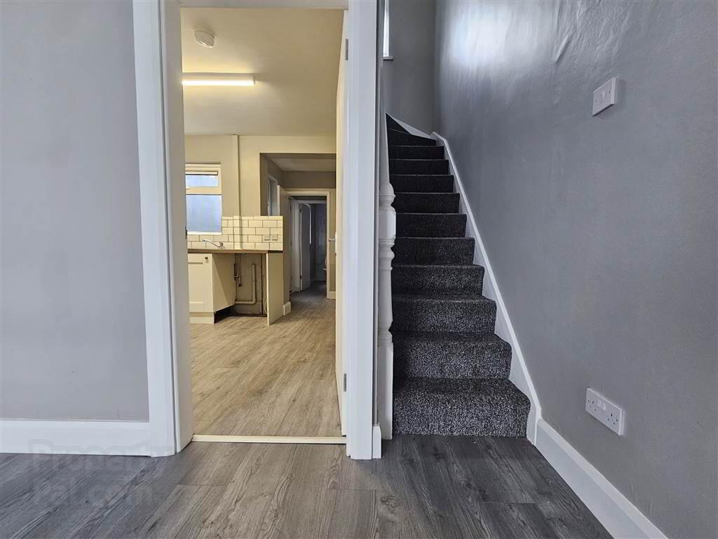 41 Beechmount Parade 7 of 10