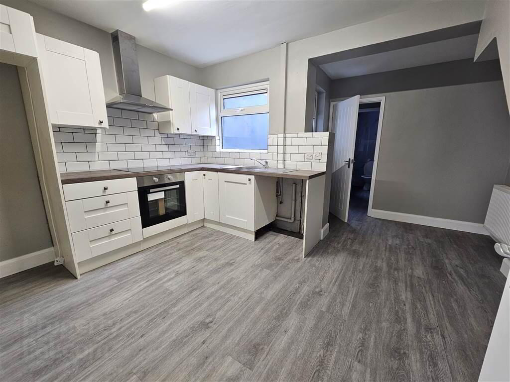 41 Beechmount Parade 4 of 10