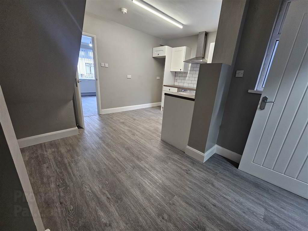 41 Beechmount Parade 5 of 10