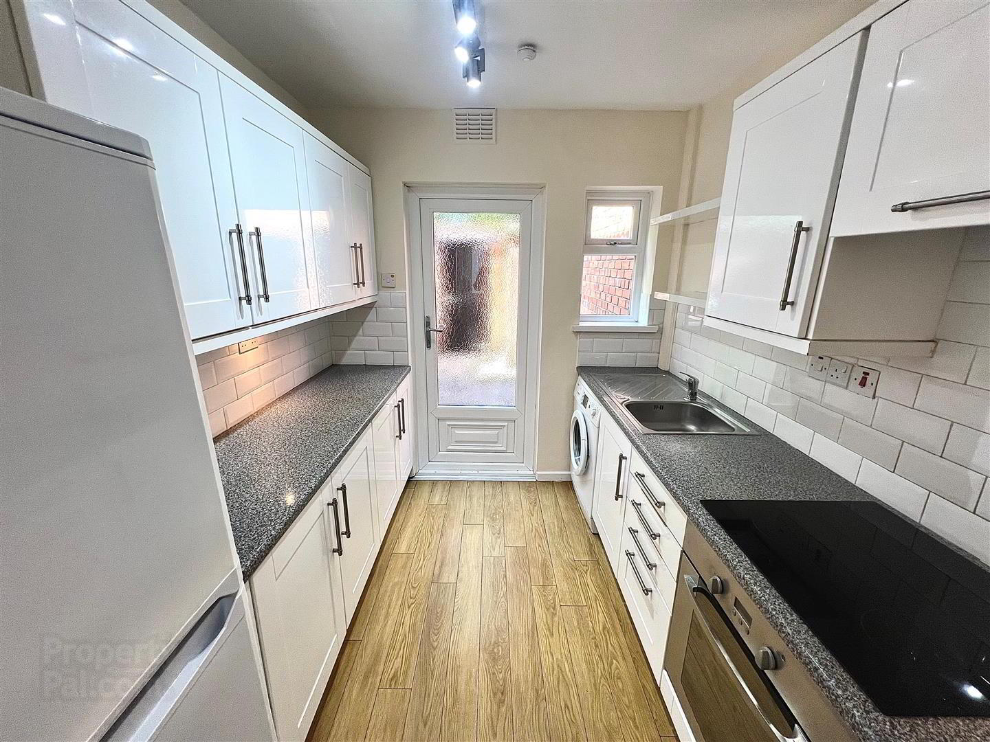 94 Gainsborough Drive 5 of 11