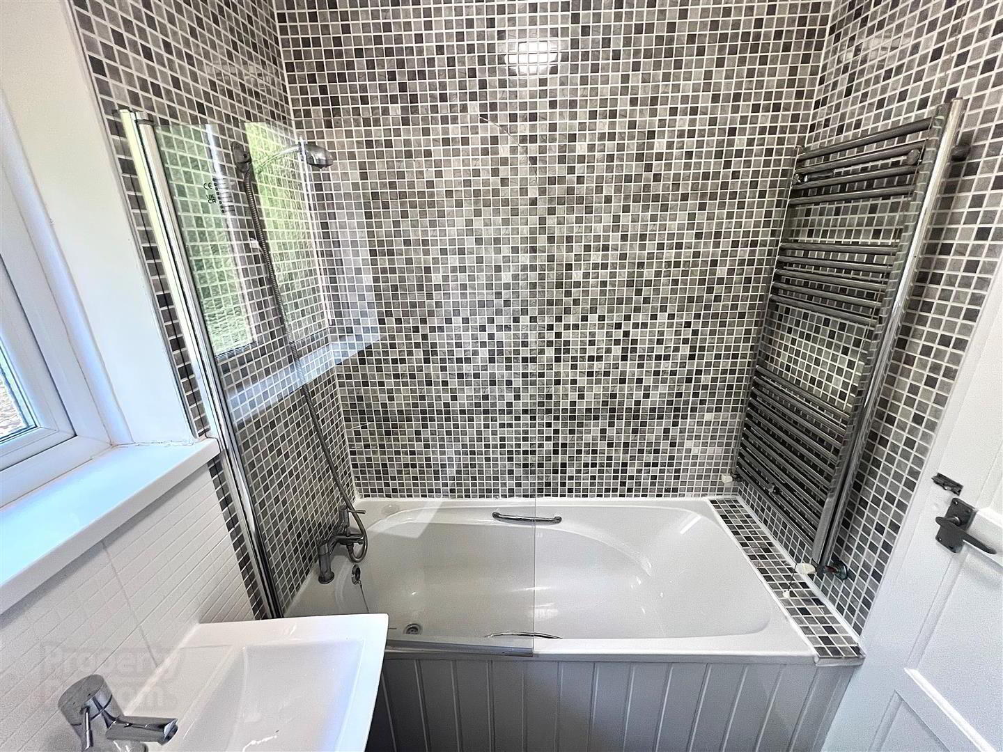 94 Gainsborough Drive 9 of 11