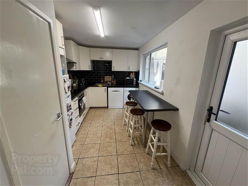 2 Sandhurst Drive 4 of 7