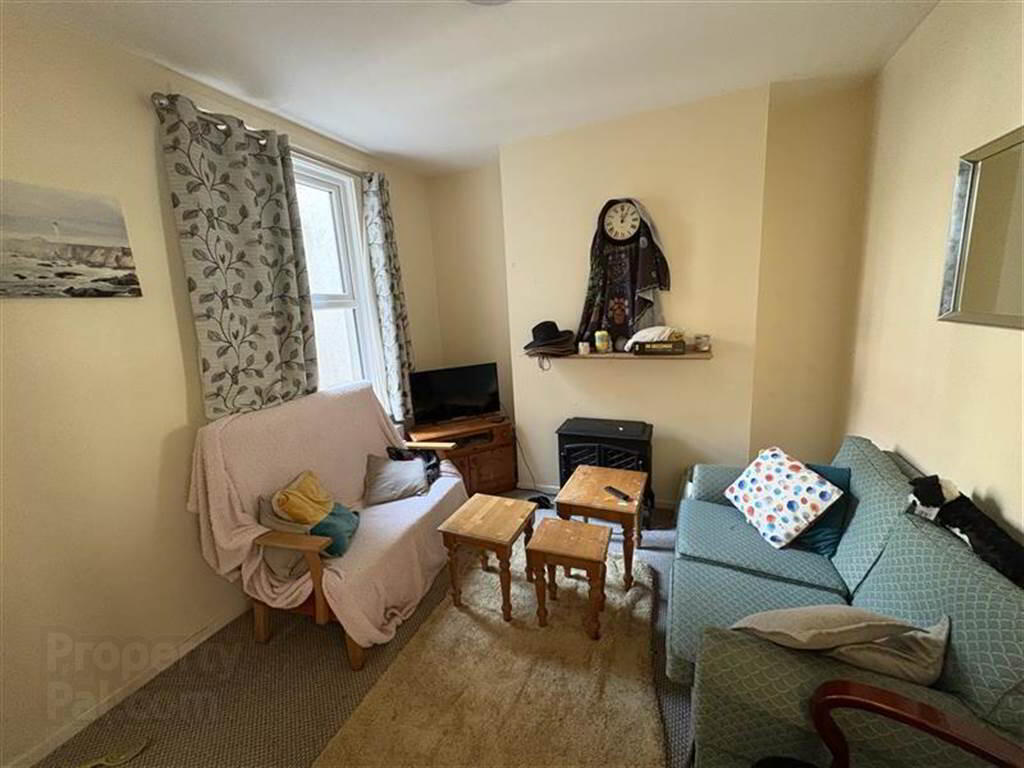 2 Sandhurst Drive 3 of 7
