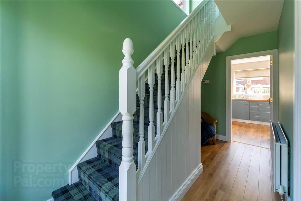 33 Lynne Crescent 2 of 18