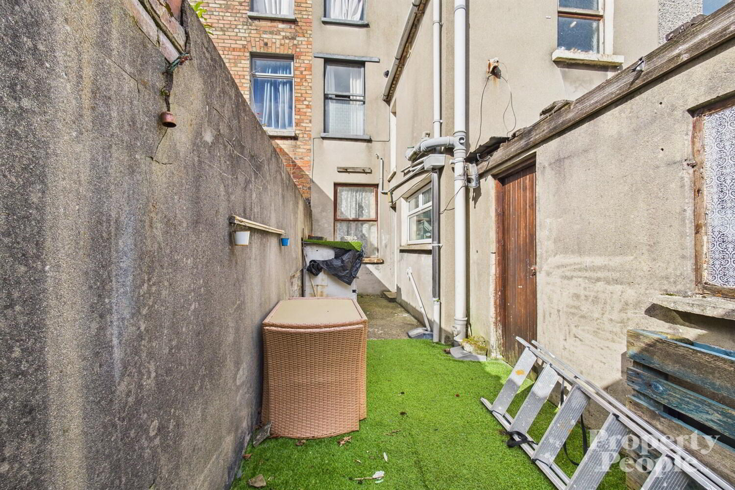 32 Willowbank Gardens 13 of 13
