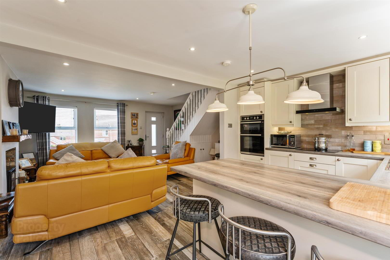 16 Whitethorn Mews 3 of 18