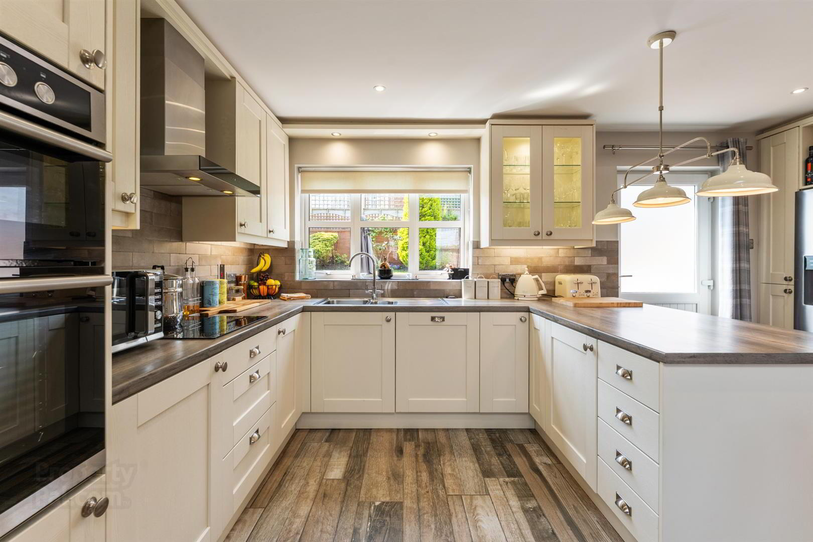 16 Whitethorn Mews 7 of 18