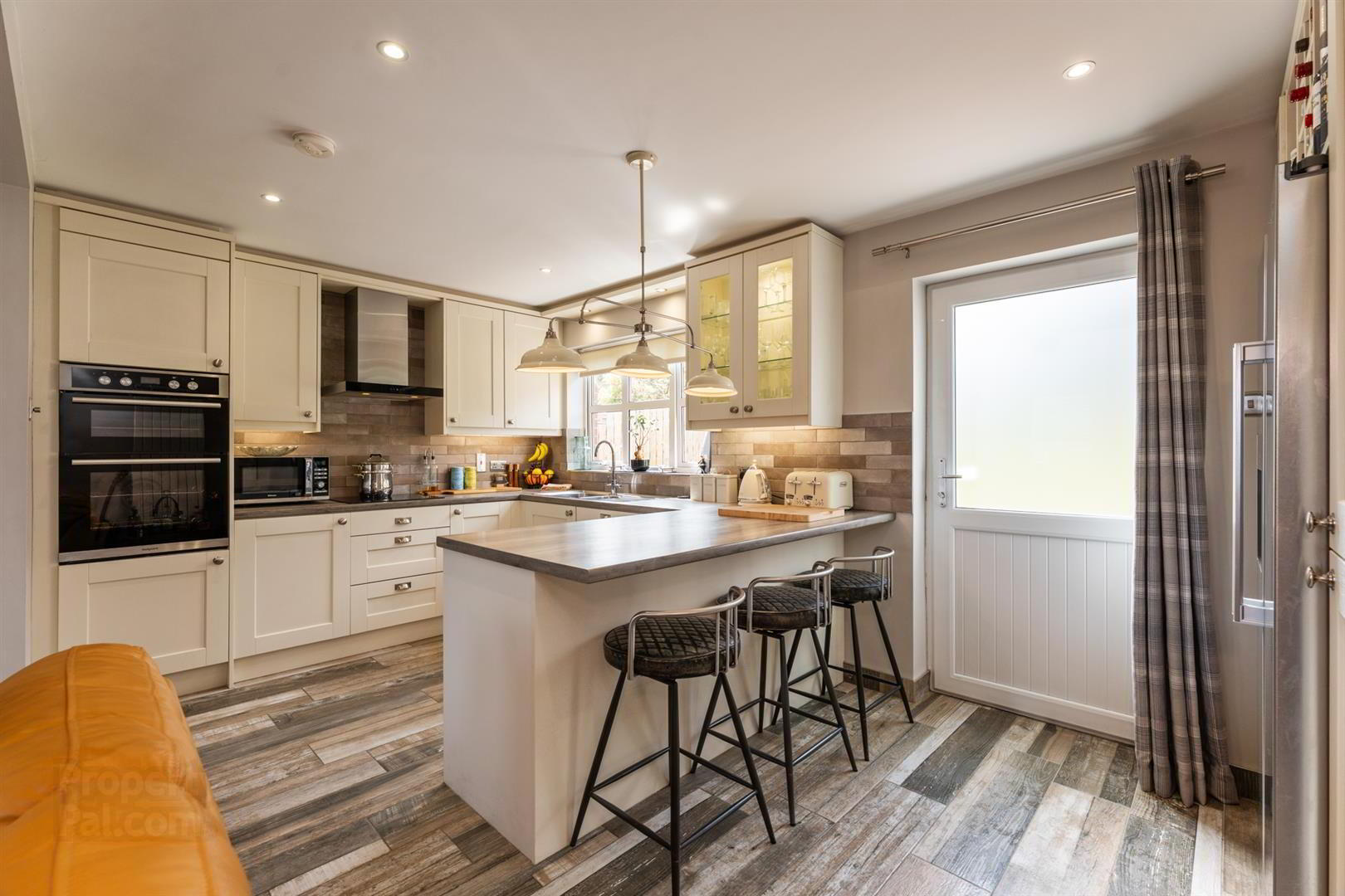 16 Whitethorn Mews 8 of 18