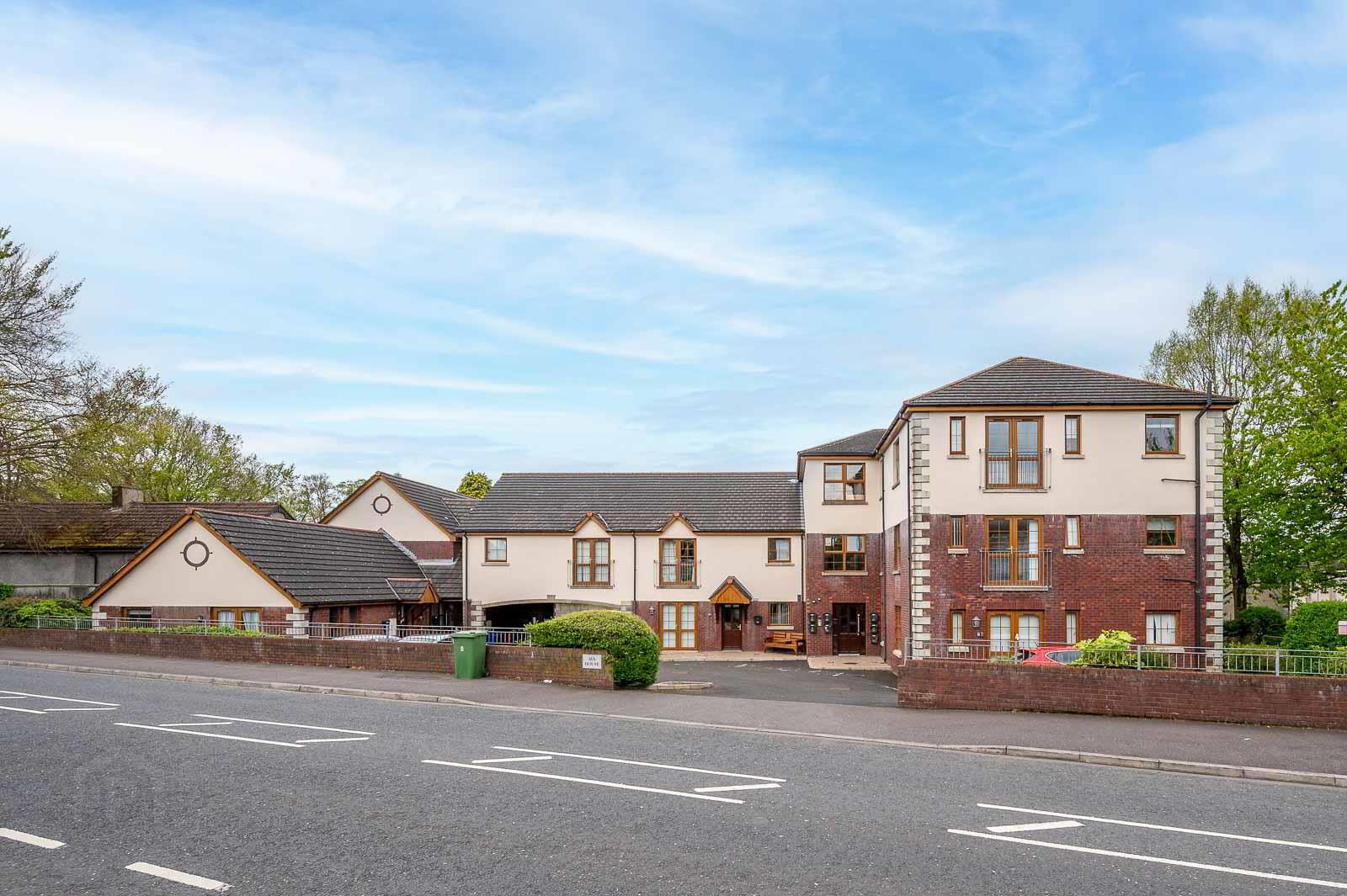 Flat 2, 244 Clandeboye Road 1 of 16