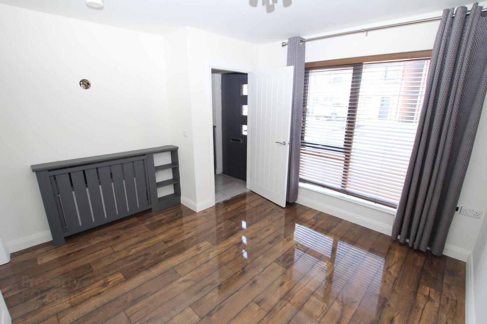 8 Glenwell Mews 3 of 15