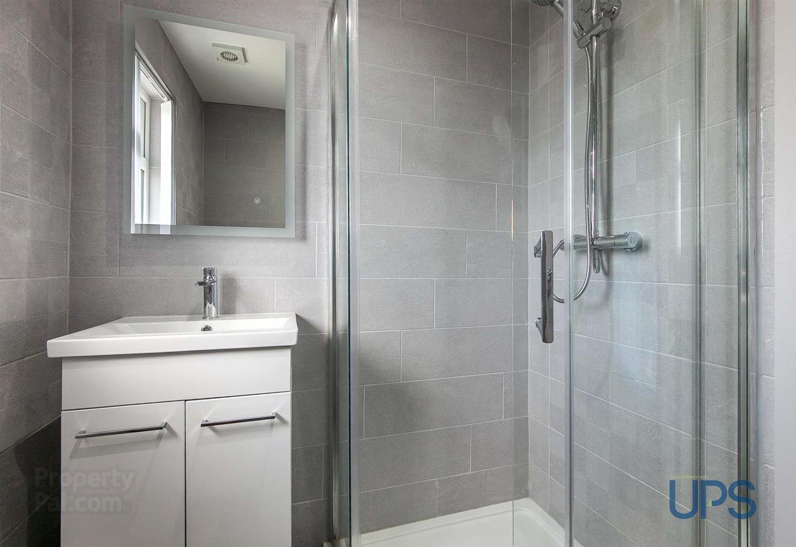92 Ramoan Gardens 24 of 36
