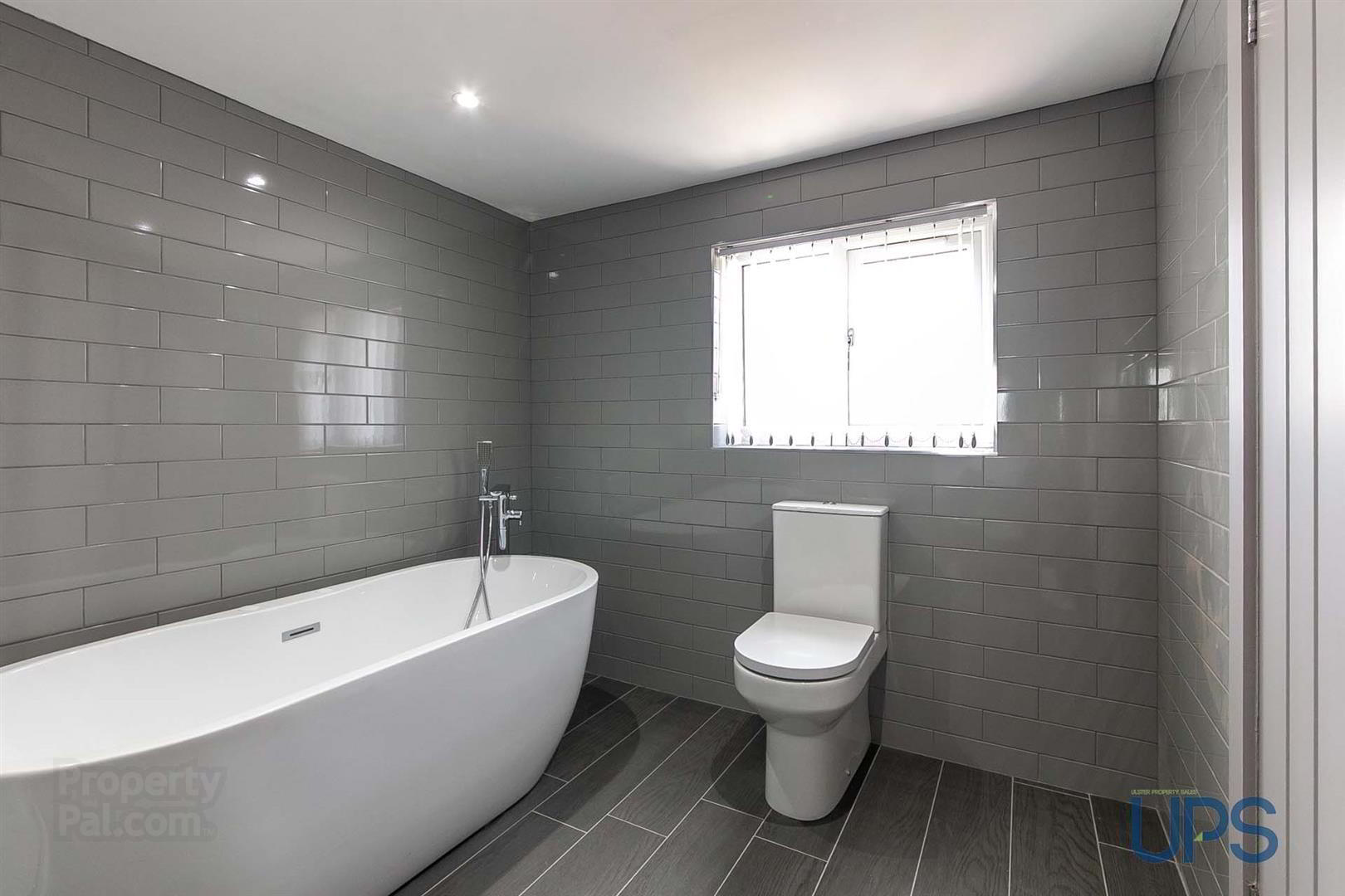 92 Ramoan Gardens 31 of 36