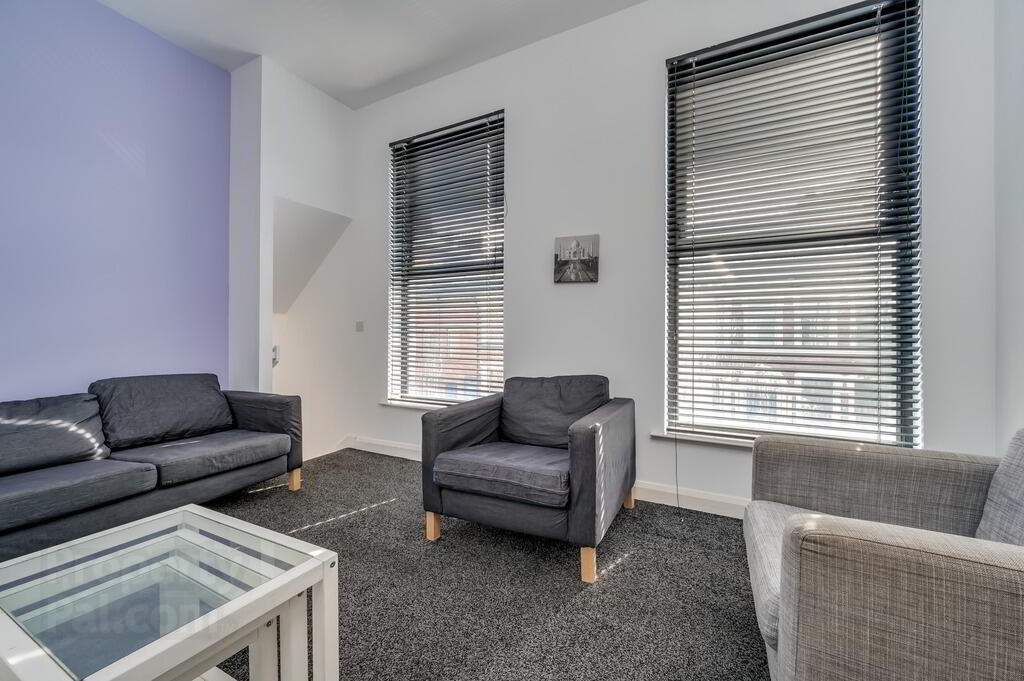 Flat 2, 1 Sandhurst Road 3 of 9