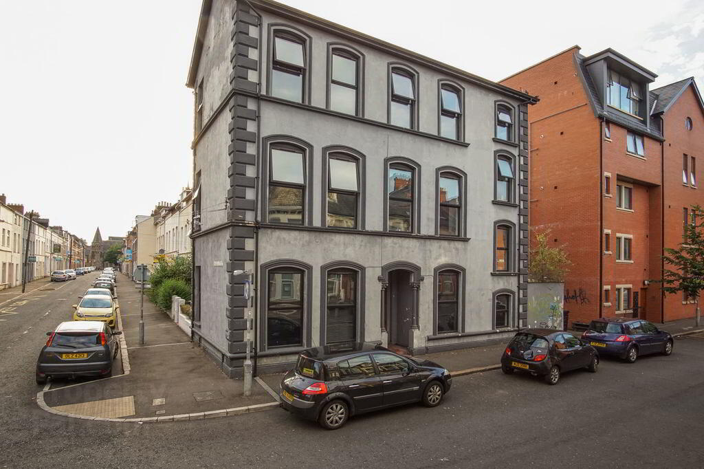 Flat 2, 1 Sandhurst Road 1 of 9