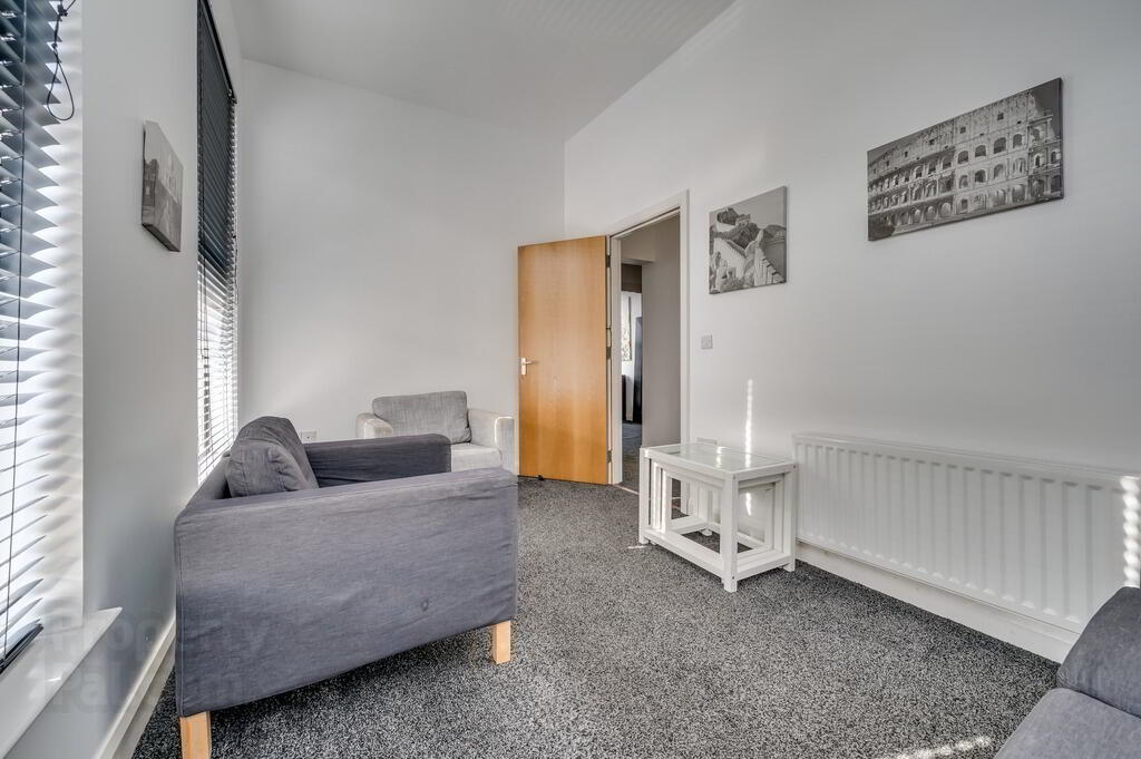 Flat 2, 1 Sandhurst Road 4 of 9